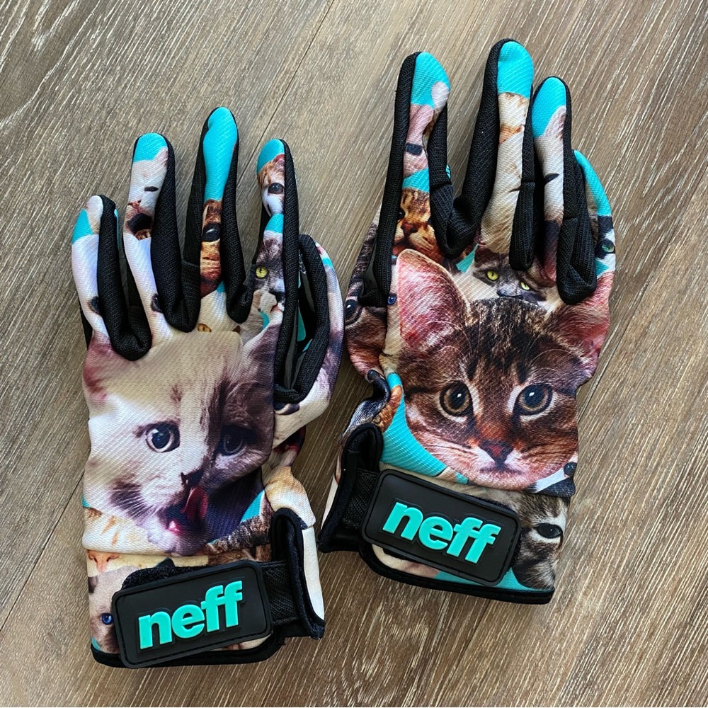NEFF Kitten Snowboarding Gloves